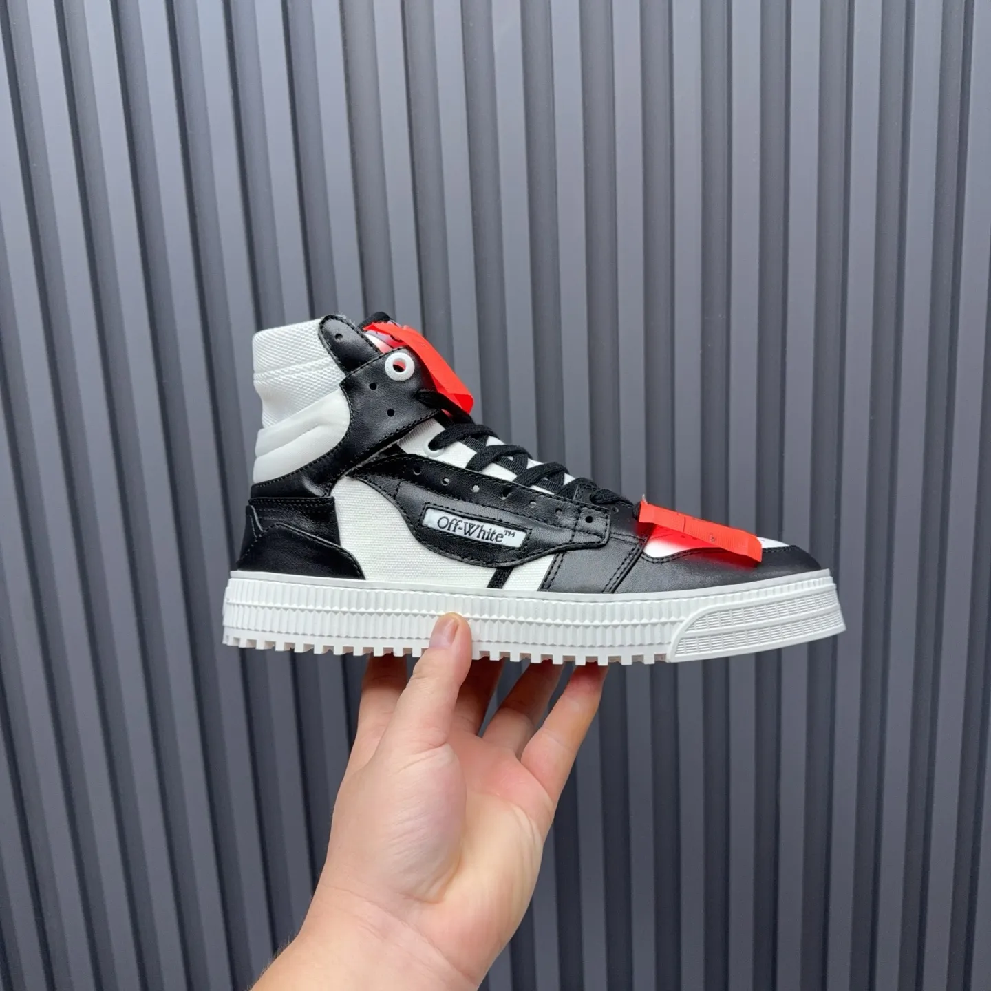 [OFF WHITE] P: 740💰Couple model👫, Size: Female 35-40. Male 39-44 (45.46 customized) High-quality version👊 "Out of office" series original molding, original lasting, production process 1:1 original ➰OFF GRAY WHITE OW ➰ First-layer cowhide, imported skin-friendly and environmentally friendly polyester mesh, original molding, high elasticity and environmentally friendly molding pad Made with the original lasting process. The original molded rubber outsole (never yellows and deforms) has a super correct shape, bright color and strong three-dimensional effect👍. Packaging💯Full set of packaging synchronized with the official website (branded paper, certificate of quality, branded cloth bag)